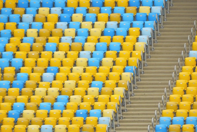 时显得力不 时显得力不